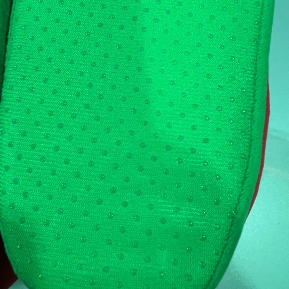 STRAWBERRY SHORTCAKE PLUSH SLIPPERS. BRAND NEW. ADULT SIZE SMALL-MEDIUM - Picture 4 of 9